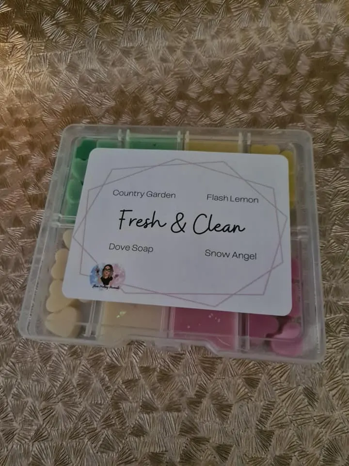Clear wax melt sample box with a Fresh and Clean scent label on the lid